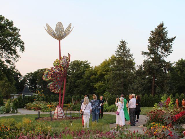 group-looking-at-bloodroot-sculpture-640x480.jpg